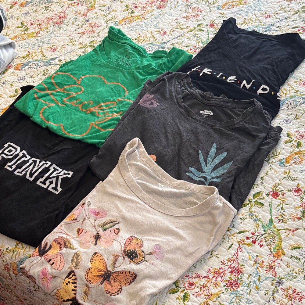 Lot of Women’s Graphic Tees, Old Navy, Pink size L/XL